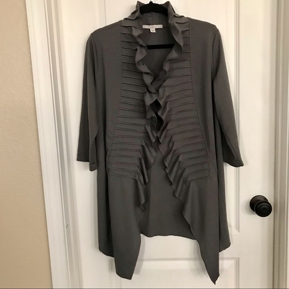 Fever brand long blazer in olive green color, ruffles & 3/4 sleeves, Medium. - Picture 3 of 6